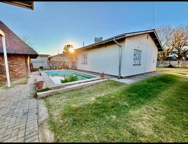 4 BEDROOM HOUSE FOR SALE IN VANDERBIJLPARK SW 1